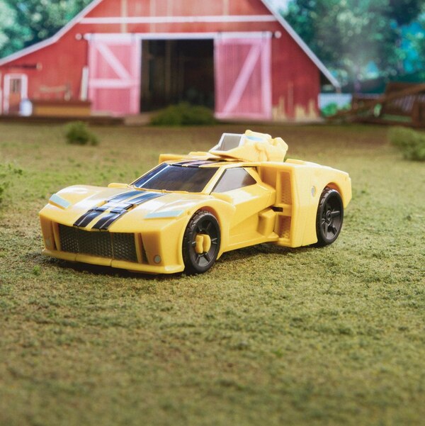 Transformers EarthSpark Deluxe Bumblebee Product Image  (4 of 15)